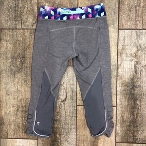 IVIVVA cropped gray leggings!!